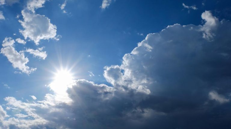 Αίθριος καιρός τη Δευτέρα με βροχές στα βόρεια