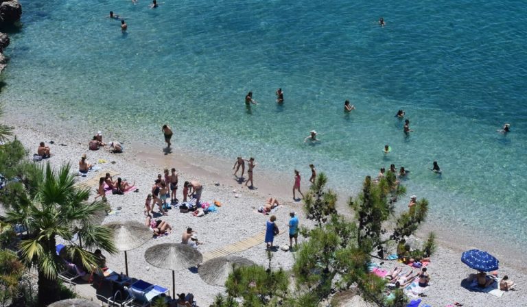 Καιρός: Πέφτει η θερμοκρασία – Εξασθενούν οι άνεμοι