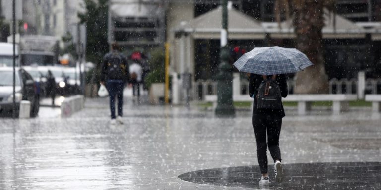 Καιρός: Μικρή πτώση της θερμοκρασίας – Πού θα βρέξει