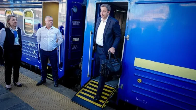 Στο Κίεβο ο αντικαγκελάριος της Γερμανίας – «Μην έχει αυταπάτες ο Πούτιν»