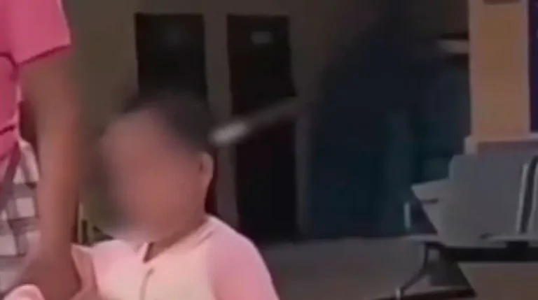 Κίνα: 3χρονη μπαίνει σε νοσοκομείο με ένα μαχαίρι καρφωμένο στο κεφάλι της 
