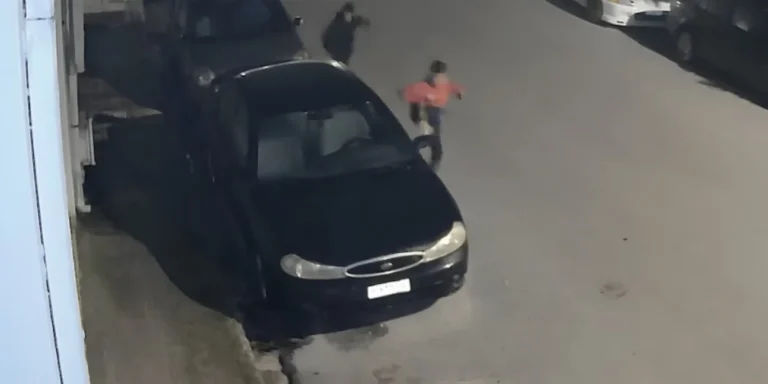 Λάρισα: Επεισοδιακή νύχτα και πάλι στη Νέα Σμύρνη – Ομάδα νεαρών έσπαγε αυτοκίνητα για… πλάκα