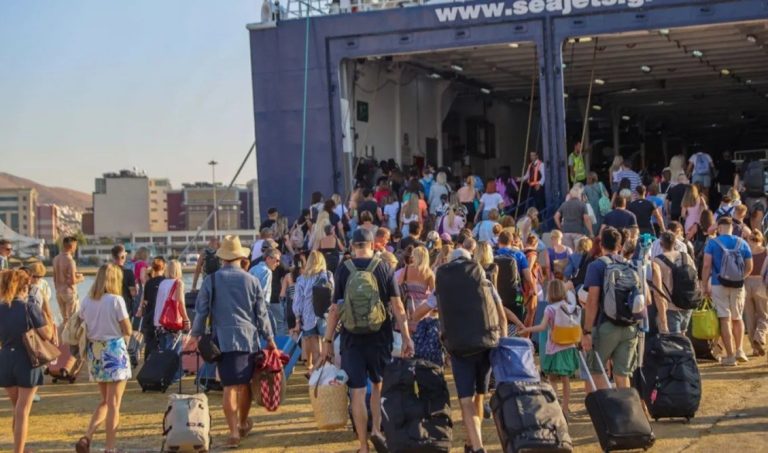 Κορυφώνεται η επιστροφή των εκδρομέων του καλοκαιριού