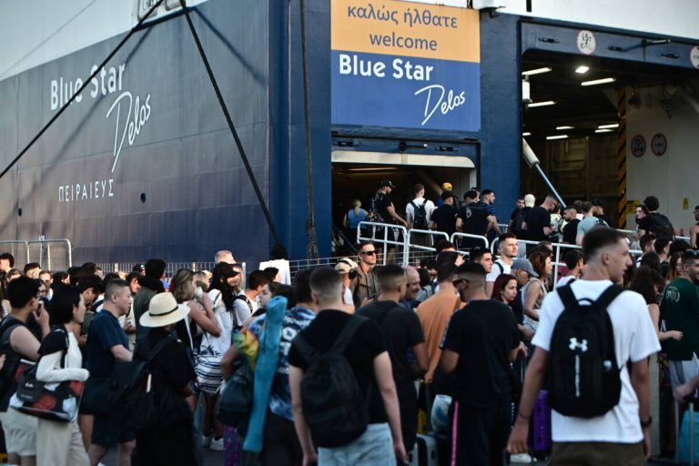 Φεύγουν οι αδειούχοι του Αυγούστου – Αυξημένη κίνηση στα λιμάνια της χώρας