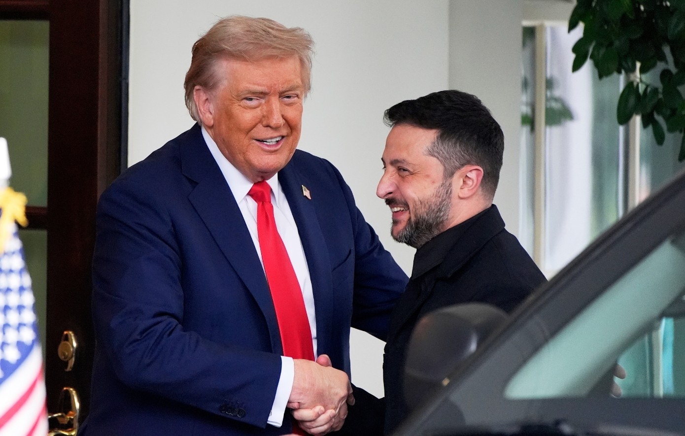 Ποιο είναι το ιδιαίτερο δώρο που έκανε ο Ζελένσκι στον Τραμπ, χθες στον Λευκό Οίκο
