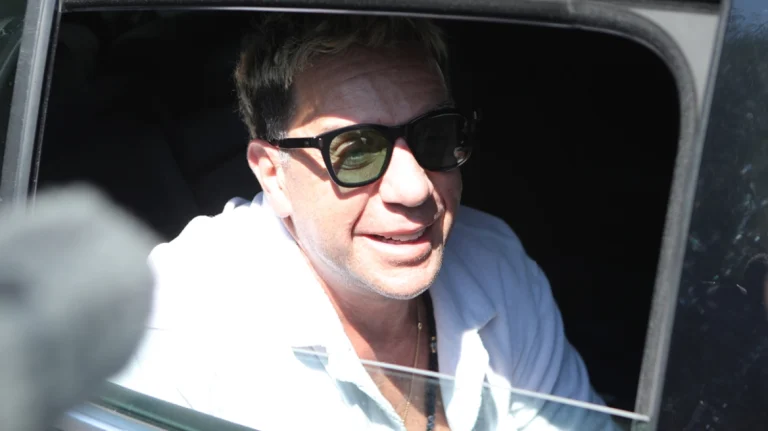 Εξιτήριο για τον τραγουδιστή Γιώργο Μαζωνάκη – Δείτε βίντεο