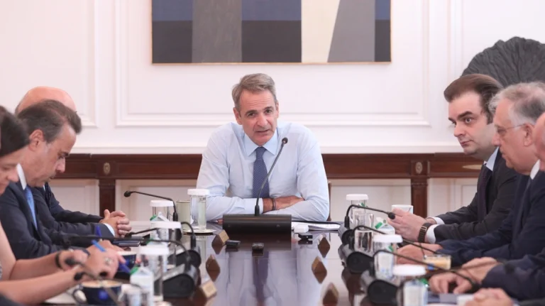 Μητσοτάκης στο ΚΥΣΟΙΠ: Έρχονται άμεσα 12 παρεμβάσεις κατά της γραφειοκρατίας για τις επιχειρήσεις