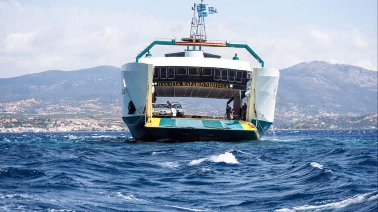 Ρήγμα 20 μέτρων στο φέρι μποτ που έπεσε σε ξέρα βρήκαν οι δύτες