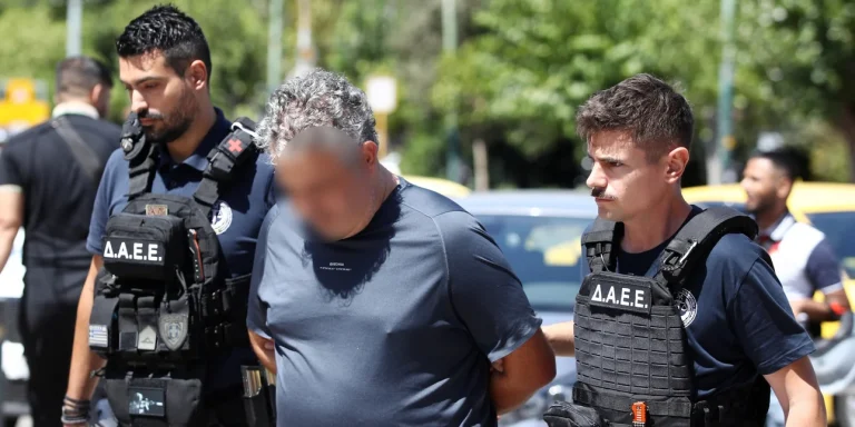 «Εθισμένος στον τζόγο» ο υπάλληλος που κατηγορείται για εμπρησμούς στην Παλλήνη