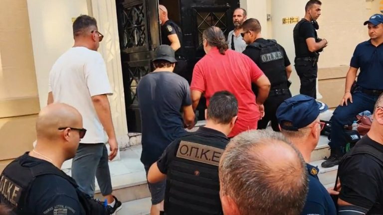 «Μπράβο λεβέντη μου» φώναζαν συγγενείς του 25χρονου που κατηγορείται για τη φωτιά στο γηροκομείο Πάτρας