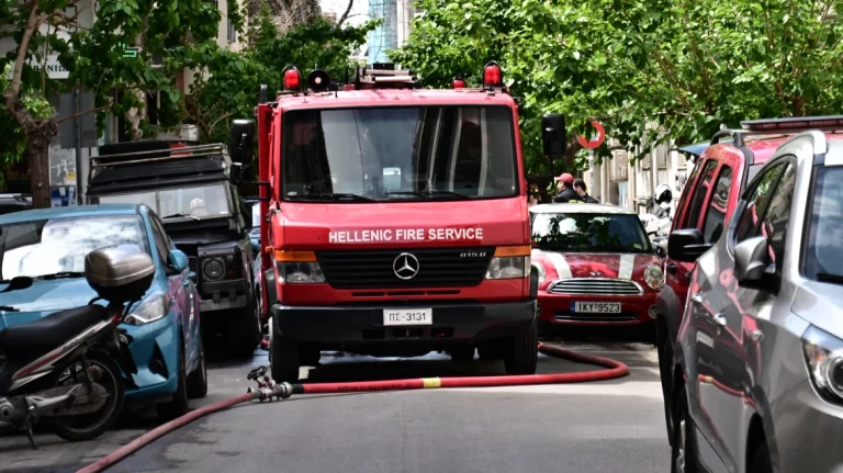 Φωτιά σε σπίτι στον Πειραιά