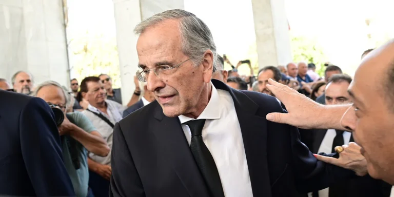 Συγκλόνισε με τον επικήδειο του ο Αντώνης Σαμαράς: «Ευχαριστώ τον Θεό που μας έδωσε αυτό το δώρο έστω για 34 χρόνια»