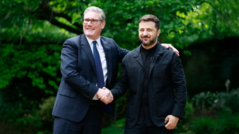 Στάρμερ και Ζελενσκι επικροτούν την προθεσμία που έδωσε ο Τραμπ στην Ρωσία για τον τερματισμό του πολέμου
