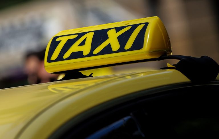 Ταξιτζής χρέωσε 90 ευρώ για τη διαδρομή Πειραιάς – Λεωφόρος Συγγρού