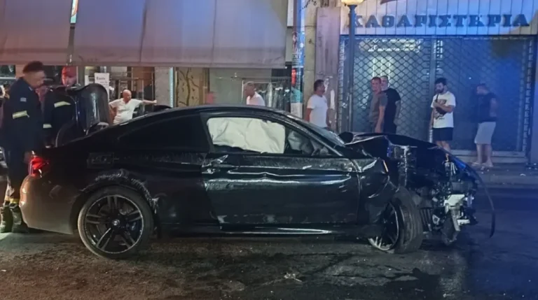 Σοβαρό τροχαίο στη Λεωφόρο Βουλιαγμένης – Οδηγός και επιβάτης εγκατέλειψαν το όχημα