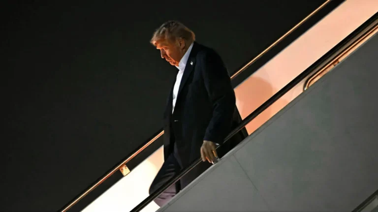 Επέστρεψε ο Τραμπ στην Ουάσινγκτον – Δείτε βίντεο