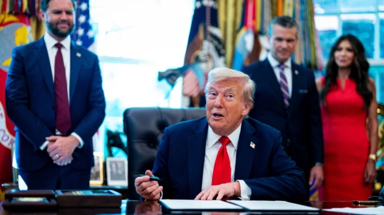 Τραμπ: «Δεν είμαι δικτάτορας – Στέλνεις τον στρατό και αντί να σε συγχαρούν, σε κατηγορούν»