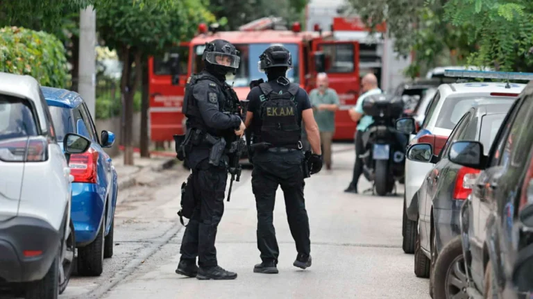 Συνελήφθη ο άνδρας που είχε ταμπουρωθεί σε διαμέρισμα στον Χολαργό