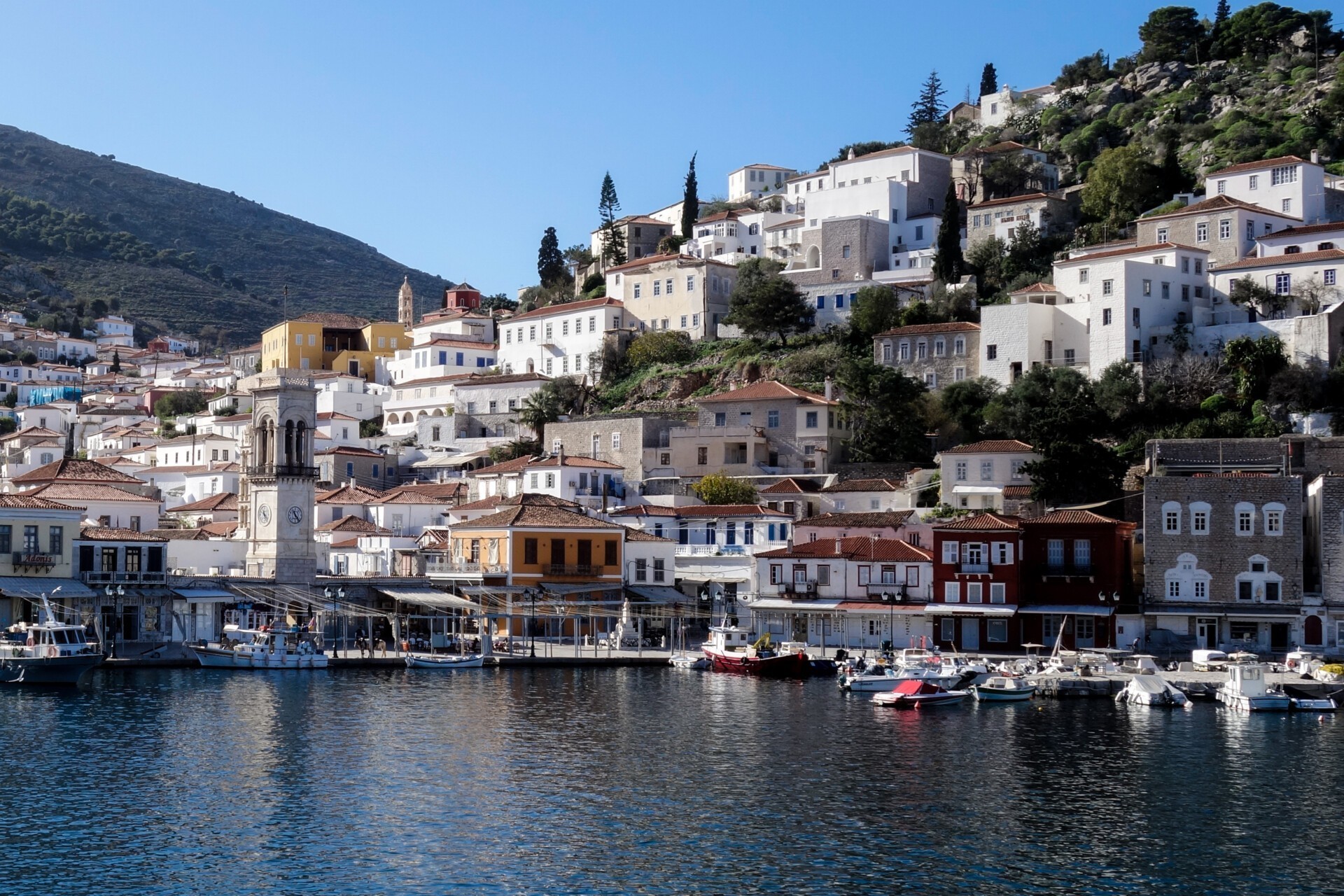 «Φωτιά» τα εξοχικά στα νησιά: Απλησίαστα για τους Έλληνες – Ποιοι τα αγοράζουν