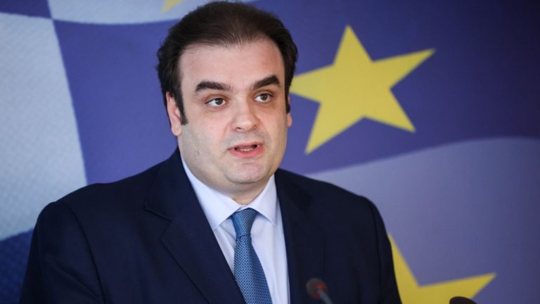 Πιερρακάκης: Το αφορολόγητο των πολύτεκνων οικογενειών θα ξεπερνά τις 27.000 ευρώ