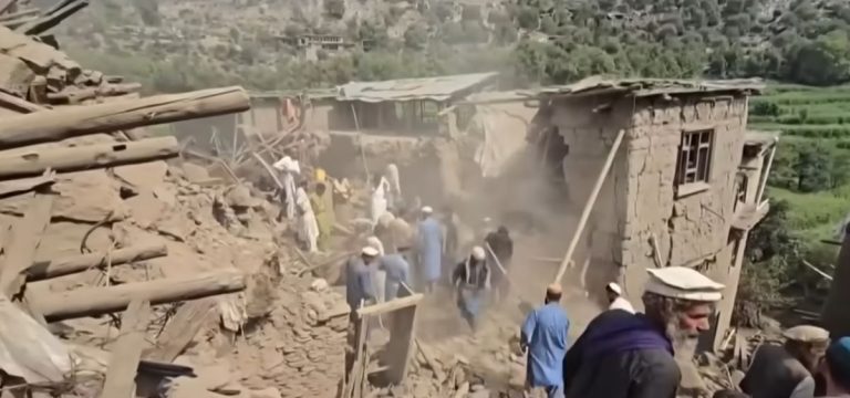 Ξεπέρασαν τους 2.200 οι νεκροί από τον σεισμό στο Αφγανιστάν