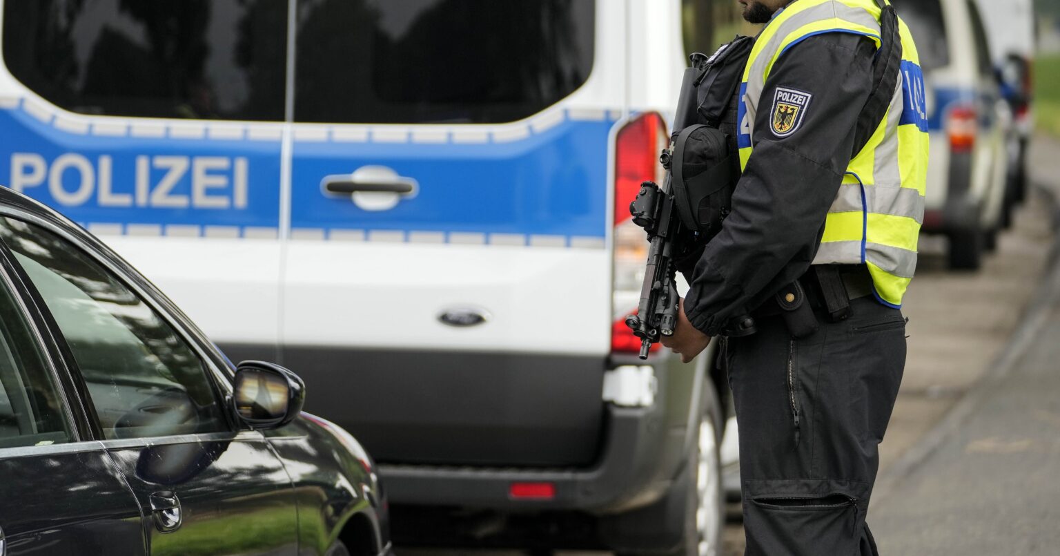 Αυτοκίνητο έπεσε σε πλήθος στο Βερολίνο – Ανάμεσα στους τραυματίες και αρκετά παιδιά