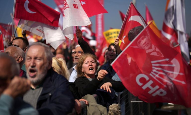 Τουρκία: Καθαιρέθηκε ο επικεφαλής και η διοίκηση του CHP στην Κωνσταντινούπολη