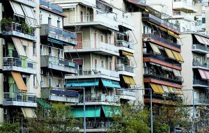 Κίνδυνος στα κοινόχρηστα: Πώς οι καθυστερήσεις απειλούν τις πολυκατοικίες