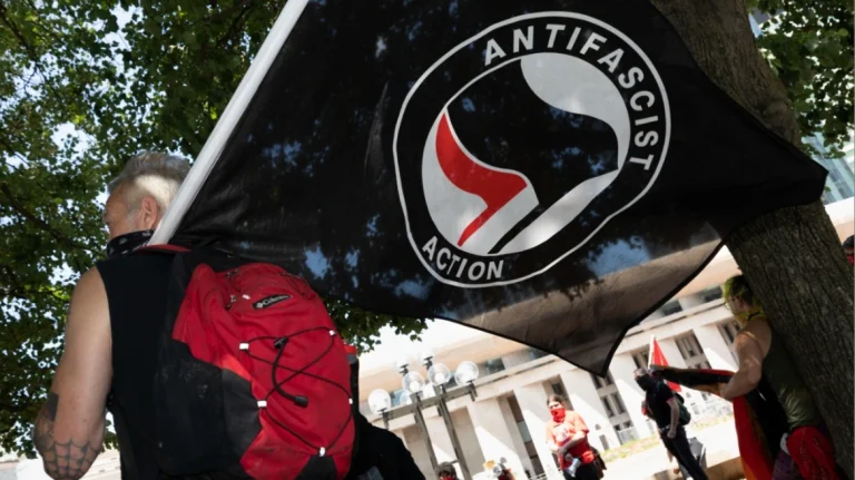 Τραμπ: Ανακοίνωσε πως χαρακτηρίζει τρομοκρατική οργάνωση το κίνημα «Antifa»
