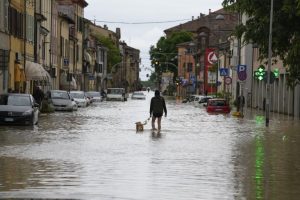 Σφοδρή κακοκαιρία στην Ιταλία με πλημμύρες 
