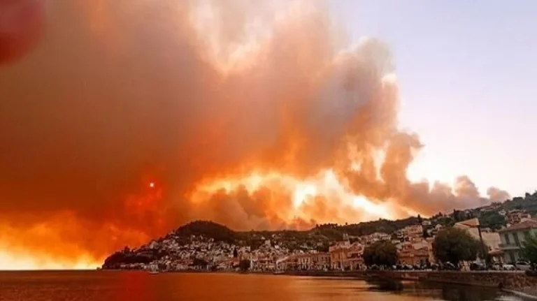 Πύρινος εφιάλτης στην Αττάλεια: Μαζικές εκκενώσεις – Δείτε βίντεο
