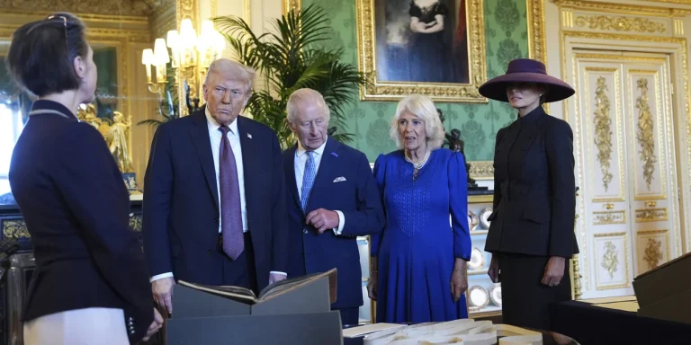 Αυτά είναι τα δώρα που θα ανταλλάξουν Κάρολος και Τραμπ μετά το κοινό γεύμα