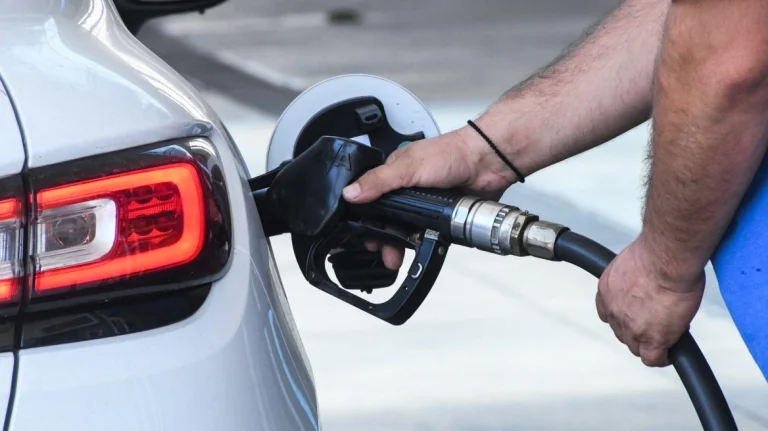 Πώς νόθευε τα καύσιμα το κύκλωμα που εξαρθρώθηκε – Σφραγίστηκαν 8 βενζινάδικα