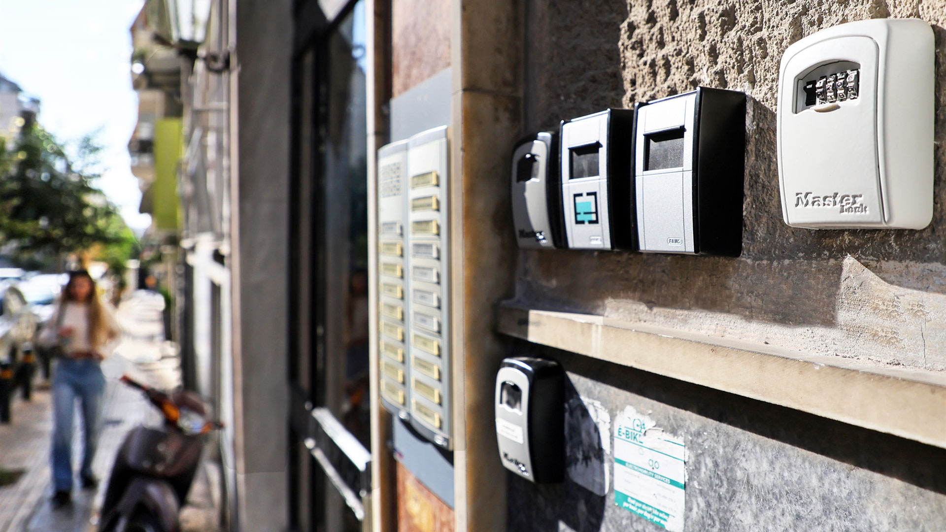 Airbnb: Τι αλλάζει από 1η Οκτωβρίου για ΦΠΑ, Μητρώο και ανανεώσεις αδειών