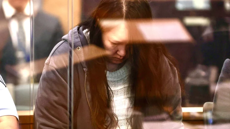 Φρίκη στη Νέα Ζηλανδία: Καταδικάστηκε μητέρα που σκότωσε τα παιδιά της και έκρυψε τις σορούς τους σε βαλίτσες