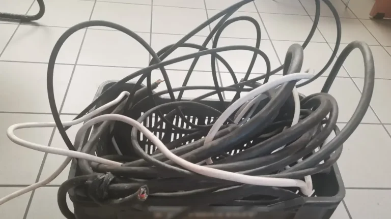 Χειροπέδες σε 29χρονο για κλοπή καλωδίων τηλεδιοίκησης στον Προαστιακό Αγίων Αναργύρων