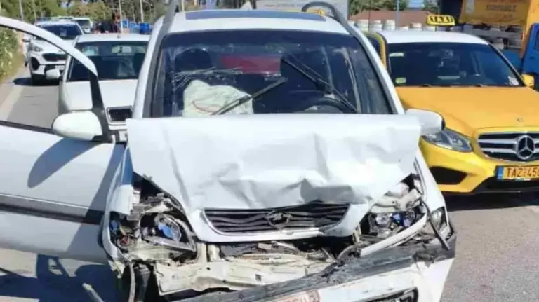 Τραγωδία στην Κατερίνη: ΙΧ μπήκε στο αντίθετο ρεύμα και έπεσε σε δύο οχήματα 