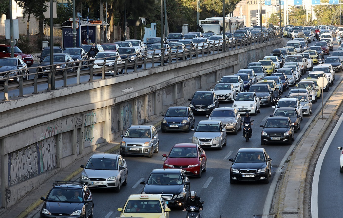 Κίνηση τώρα: Προβλήματα σε Κηφισό και κέντρο