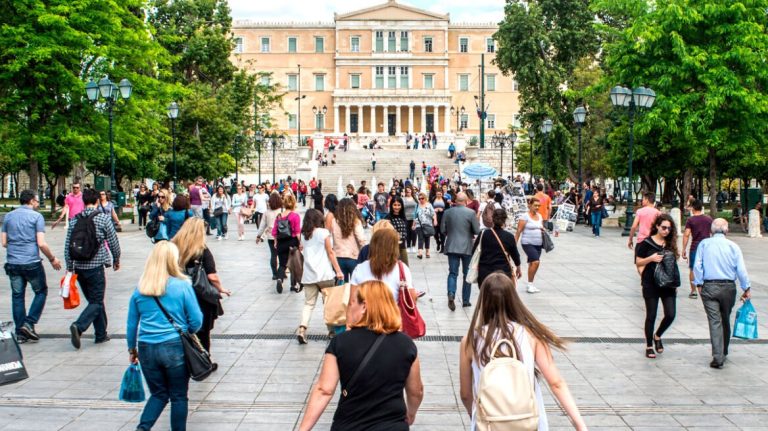 ΔΕΘ 2025: Φορολογική «ανάσα» για νέους, μεσαία εισοδήματα και πολύτεκνους