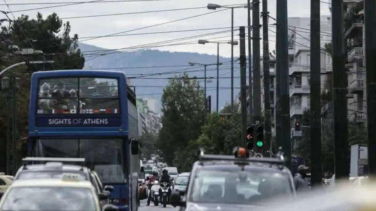 Καραμπόλα 8 οχημάτων στην Αλεξάνδρας – Κυκλοφοριακό χάος προς Πατησίων 