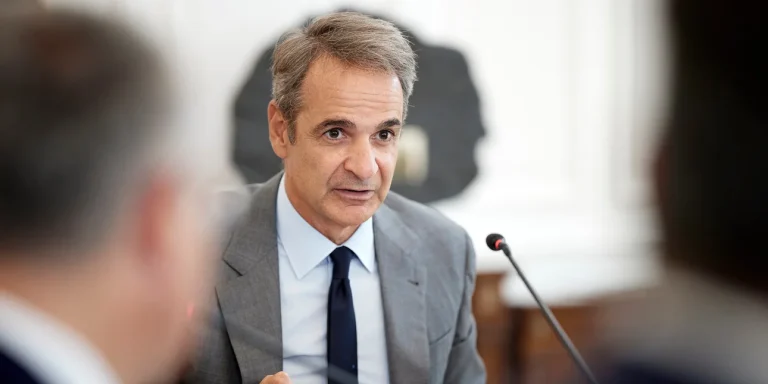 Μητσοτάκης: Ανακοίνωσε τετραπλασιασμό της δωρεάς των τραπεζών για ανακαίνιση σχολείων