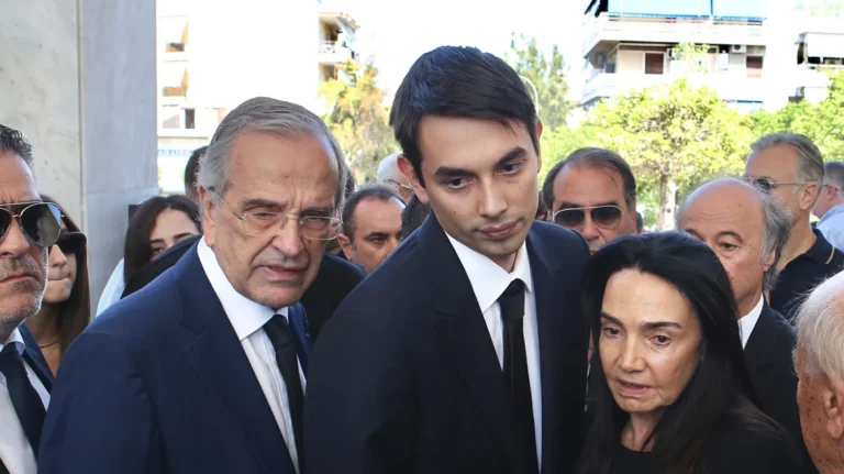 Μνημόσυνο Λένας Σαμαρά: Στο Α’ Νεκροταφείο η οικογένειά της