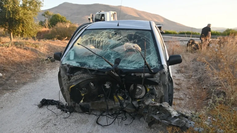 Σοκαριστικό τροχαίο με 3 τραυματίες στο Ναύπλιο: Διαλύθηκαν τα δύο οχήματα– Δείτε εικόνες