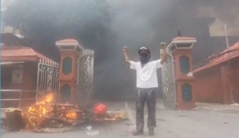 Σοκ στο Νεπάλ: Έκαψαν ζωντανή τη σύζυγο του πρώην πρωθυπουργού