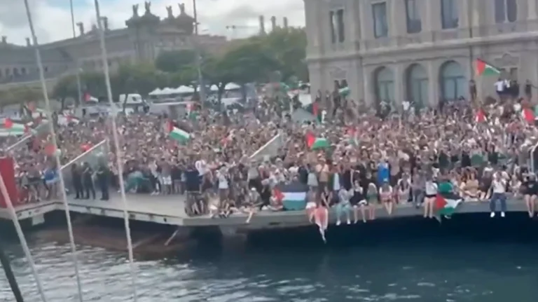 Στη Βαρκελώνη επέστρεψε λόγω καιρού ο στολίσκος Global Sumud Flotilla με προορισμό τη Γάζα