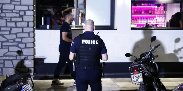 Φρίκη στα Πατήσια: 34χρονη βρέθηκε νεκρή μαζί με το μωρό της