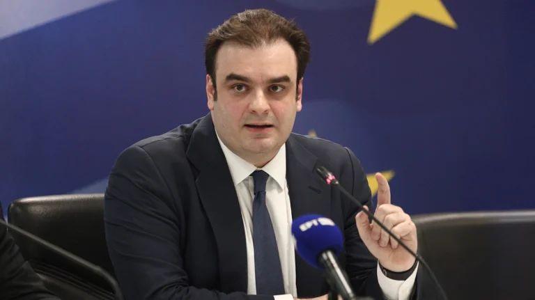 Πιερρακάκης: Ένα δισεκατομμύριο ευρώ στους λογαριασμούς των δημοσίων υπαλλήλων το 2026