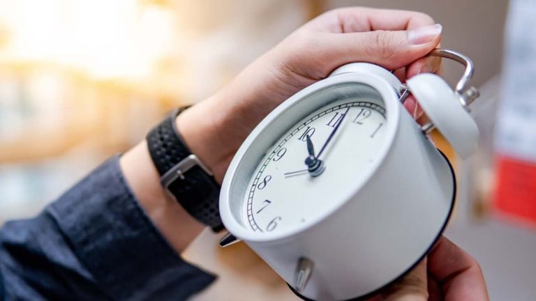 Αλλαγή ώρα 2025: Πότε θα γυρίσουμε το ρολόι μία ώρα πίσω