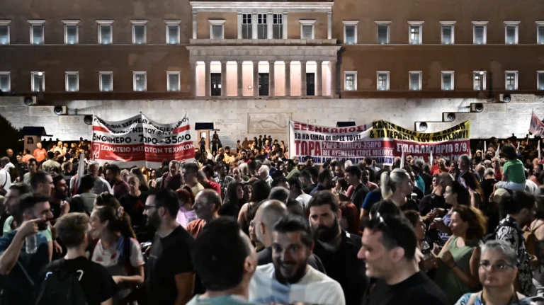 Σε εξέλιξη συλλαλητήριο στο Σύνταγμα