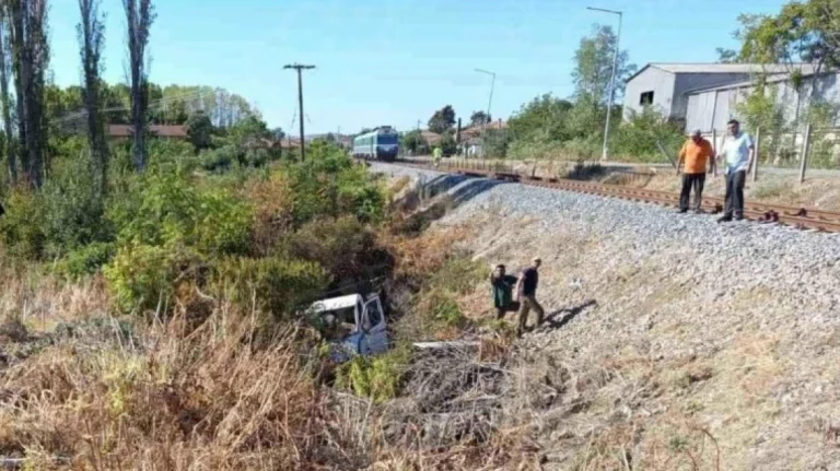 Σουφλί: Tρένο παρέσυρε αγροτικό σε αφύλακτη διάβαση